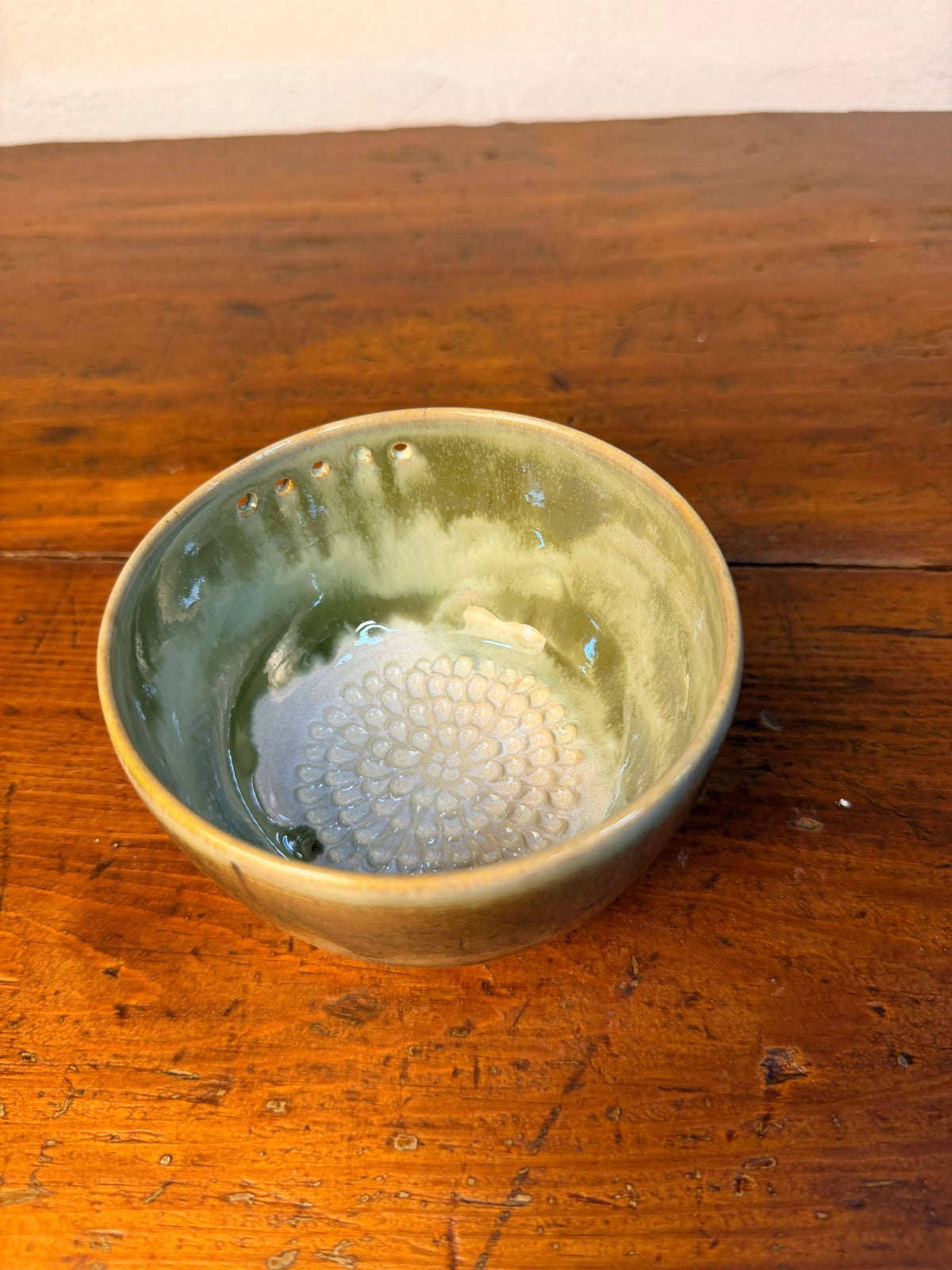 Garlic Grater / Herb Stripper Bowl – Green & Cream A