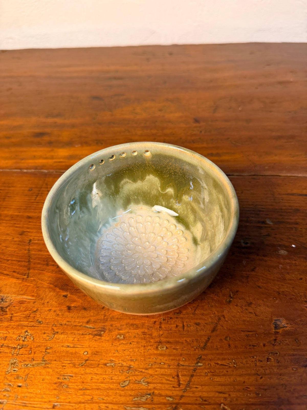 Garlic Grater / Herb Stripper Bowl – Green & Cream B