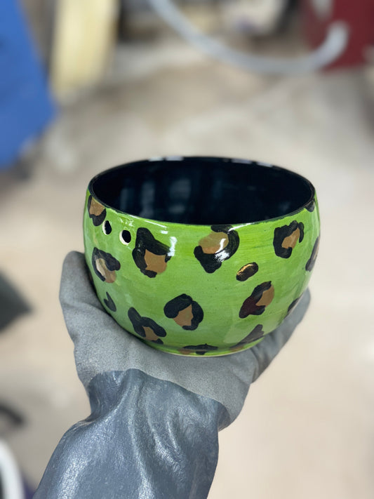 Green leopard ramen soup bowl