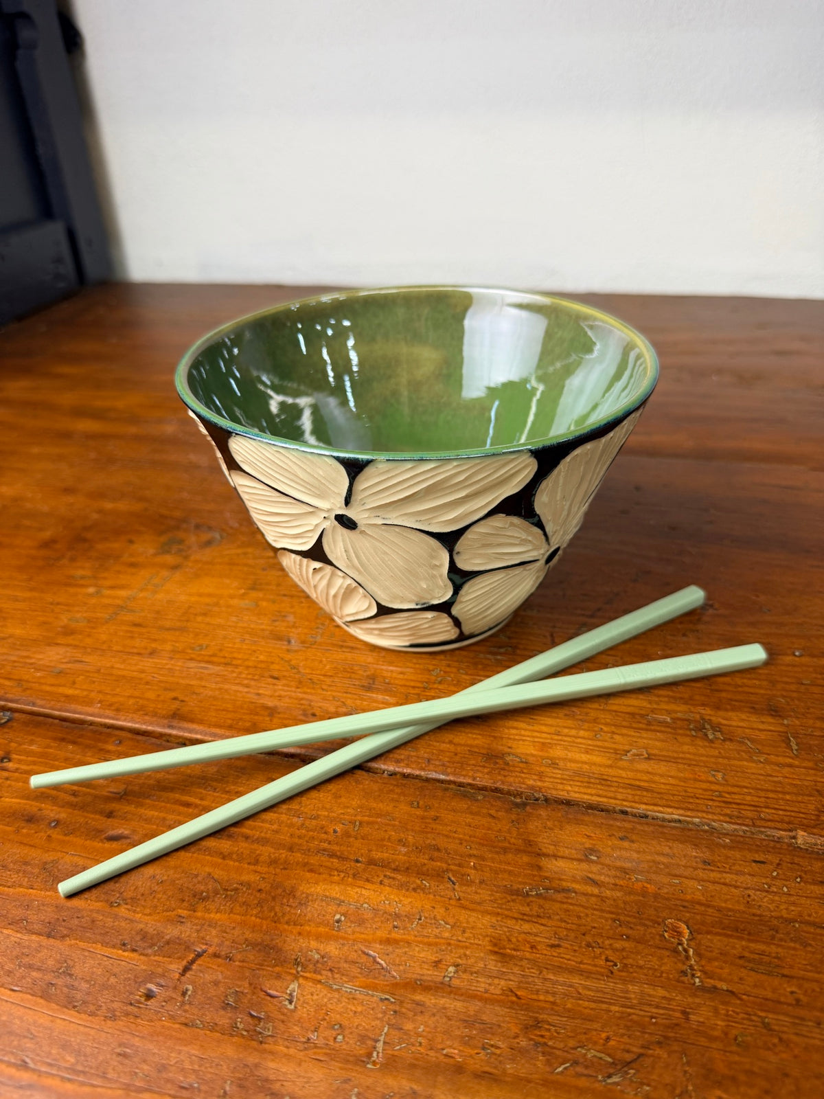 Floral Hand Carved Ramen Bowl - Seaweed